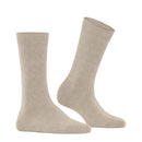 Paar beige FALKE Family SO 46490 damessokken met effen fijngebreid ontwerp en geribde boord. - Jambelles