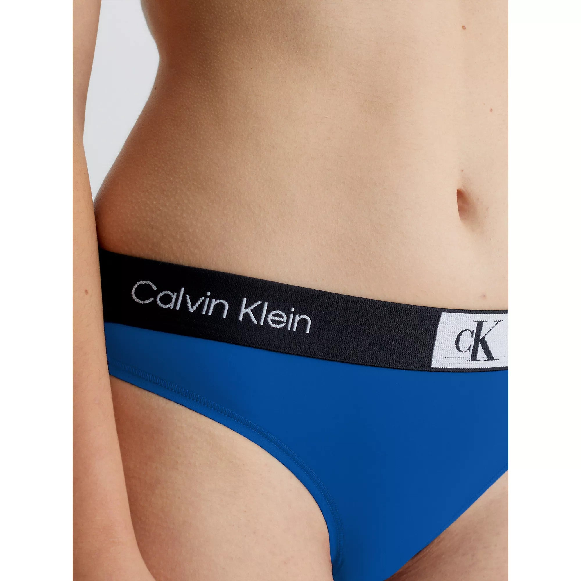 Modern Thong 000QF7248E