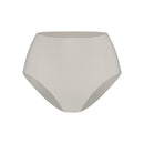 Secretshighlegbrief31942_1552almond_3