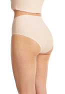 Secretshighlegbrief31942_1552almond_3