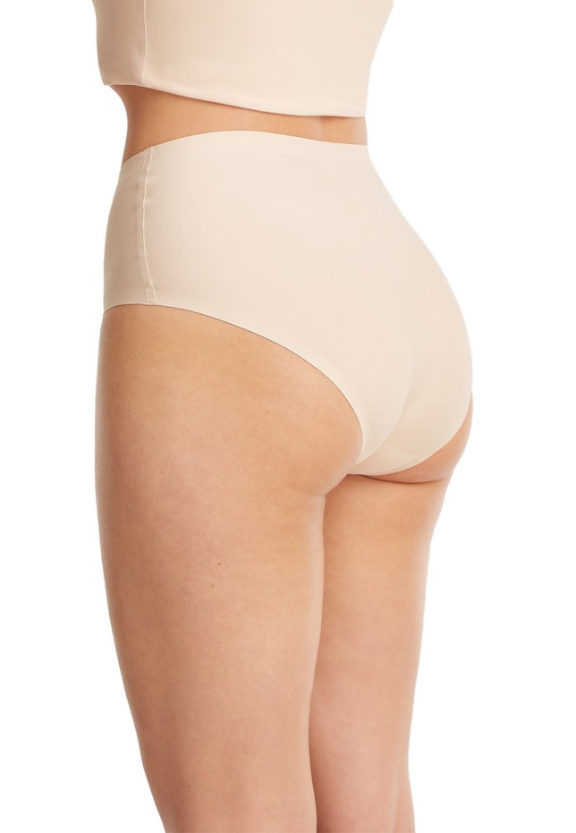 Secretshighlegbrief31942_1552almond_3
