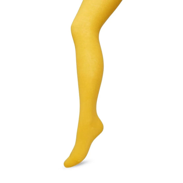 Bonnie Doon Bio Cotton damesmaillot BP051900 in effen mosterdgeel, gedragen op een gebogen been tegen witte achtergrond. - Jambelles