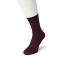 Zwarte Bonnie Doon dames Bio Cotton Sock BP051100, effen uitgevoerd en getoond aan een witte paspopvoet. - Jambelles