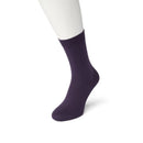 Zwarte Bonnie Doon dames Bio Cotton Sock BP051100, effen uitgevoerd en getoond aan een witte paspopvoet. - Jambelles