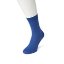 Zwarte Bonnie Doon dames Bio Cotton Sock BP051100, effen uitgevoerd en getoond aan een witte paspopvoet. - Jambelles
