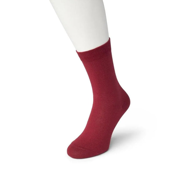 Bonnie Doon dames Bio Cotton Sock BP051100 in bordeauxrood, effen uitgevoerd met geribde boord. - Jambelles