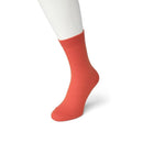 Zwarte Bonnie Doon dames Bio Cotton Sock BP051100, effen uitgevoerd en getoond aan een witte paspopvoet. - Jambelles