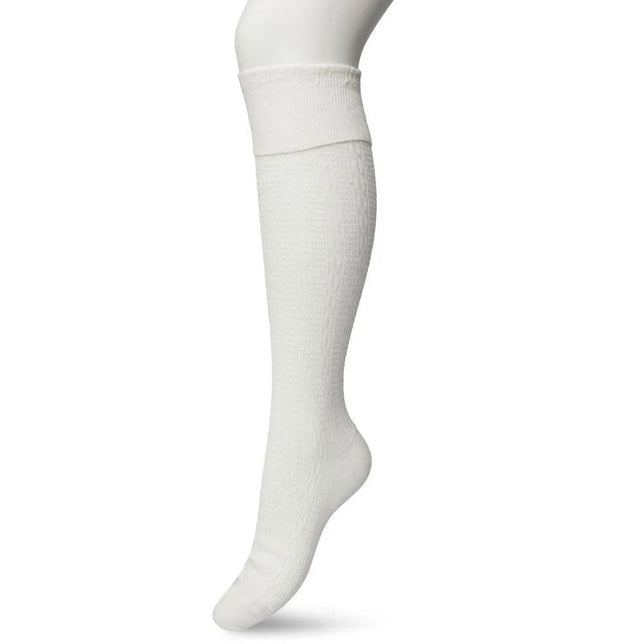 Bonnie Doon Classic Cable Knee High dameskniekous in wit, met fijn kabelpatroon en brede omgeslagen boord. - Jambelles