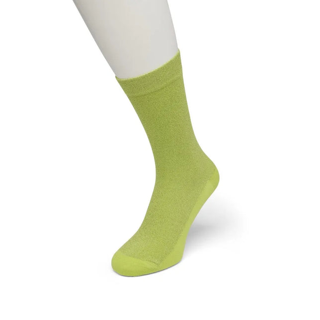 Bonnie Doon Cotton Sparkle damessok in limegroen met subtiele glans en effen ontwerp, gedragen op een pasvoet. - Jambelles