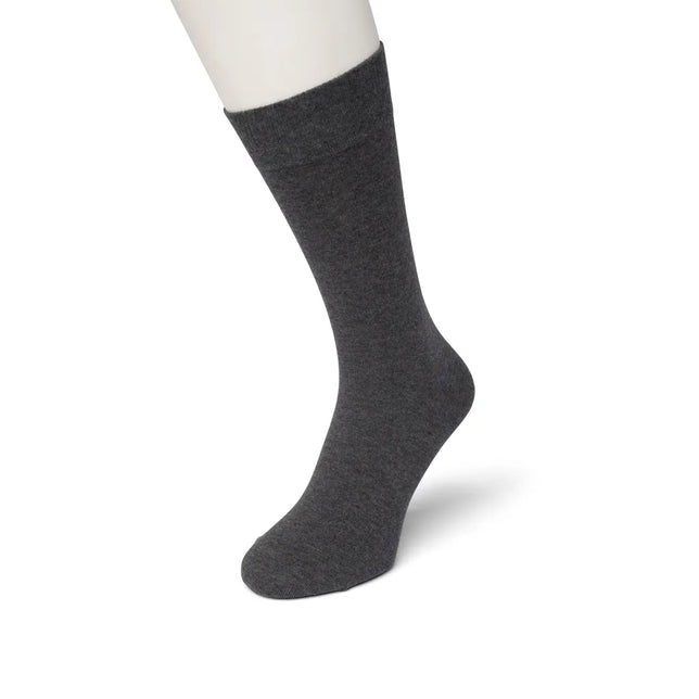 Bonnie Doon heren Cotton Sock BD 632401 in donkergrijs, effen uitgevoerd met brede boord. - Jambelles