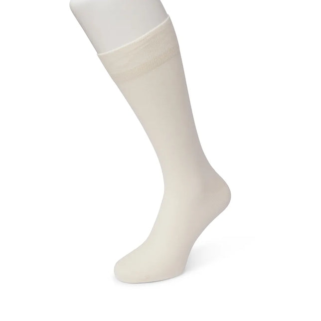 Bonnie Doon Cotton Sock BD 632401, effen crèmekleurige herensok met gladde afwerking en geribde boord. - Jambelles