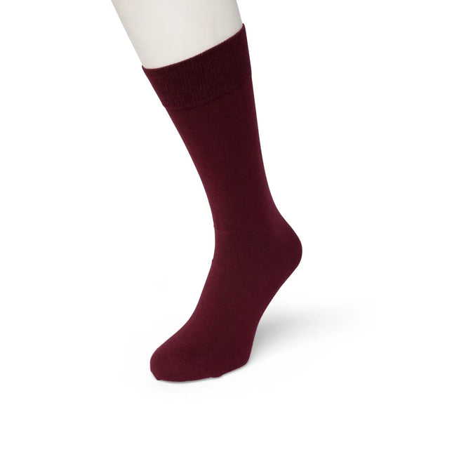 Bonnie Doon Cotton Sock BD 632401 herensok in bordeauxrood, effen met geribde boord. - Jambelles