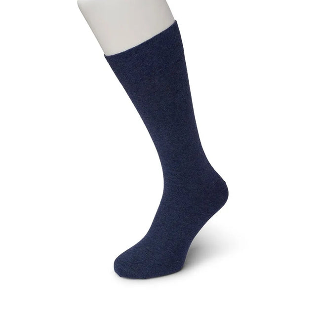 Bonnie Doon Cotton Sock BD 632401, effen donkerblauwe herensok op een pasvoet. - Jambelles