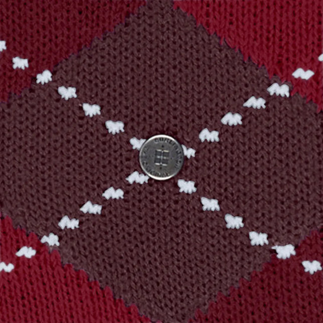 Burlington dameskniekousen Whitby KH 22319 in bordeauxrood met bruine ruit, witte details en metalen logo. - Jambelles