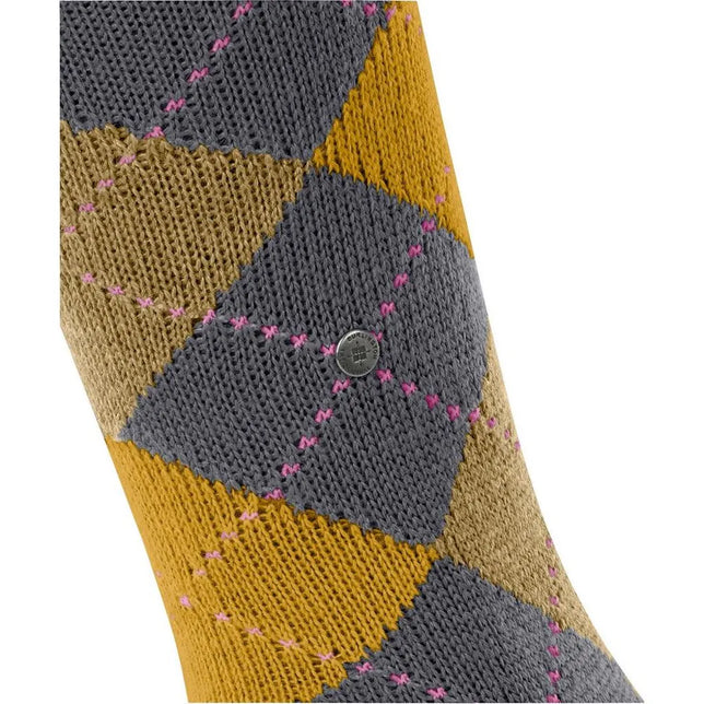 Burlington dameskniekous Whitby KH 22319 in grijs, okergeel en beige met roze ruitstiksel en metalen logoknoop - Jambelles