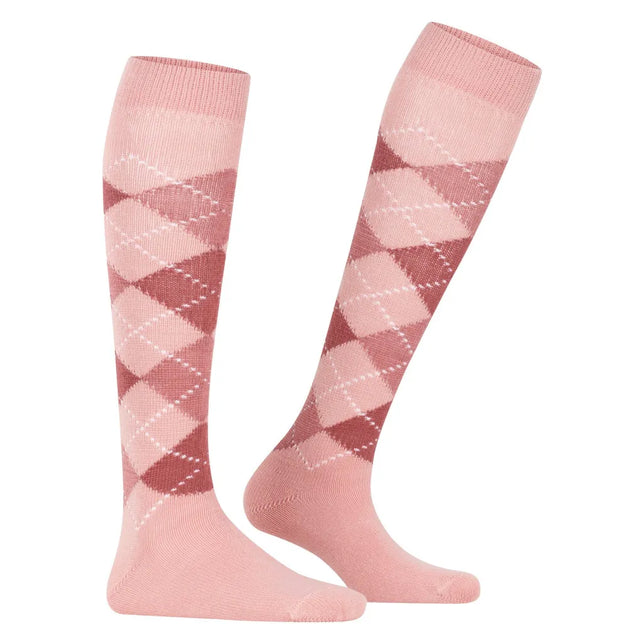 Paar roze Burlington dameskniekousen Whitby KH 22319 met donkerroze ruitpatroon en witte stippellijnen. - Jambelles