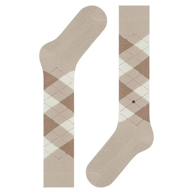 Burlington dameskniekousen Whitby KH 22319 in beige met bruin-wit ruitpatroon en roze stippellijnen. - Jambelles