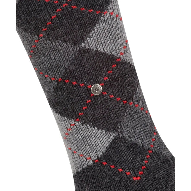 Burlington dameskniekous Whitby KH 22319 in grijs met argyleruiten, rode stiksels en metalen logo. - Jambelles