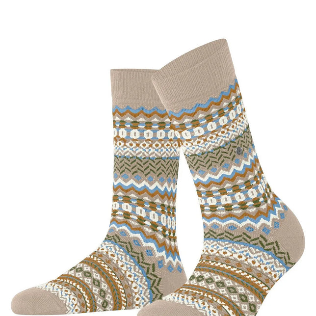Burlington damessokken Fair Isle Sock 27210 in beige met blauw, groen, bruin en wit geometrisch patroon. - Jambelles