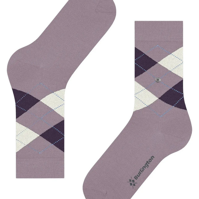 Burlington damessokken Marylebone 22073 in mauve met donkerpaarse en crèmekleurige argyle-ruiten en blauwe stiksels - Jambelles