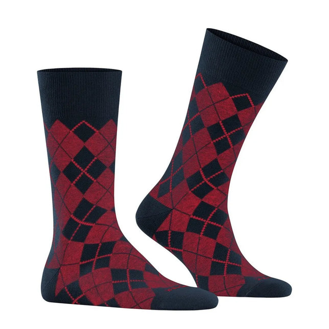 Burlington Carrington SO 21061 herensokken in donkerblauw met rood klassiek ruitpatroon en effen boorden, hielen en tenen. - Jambelles