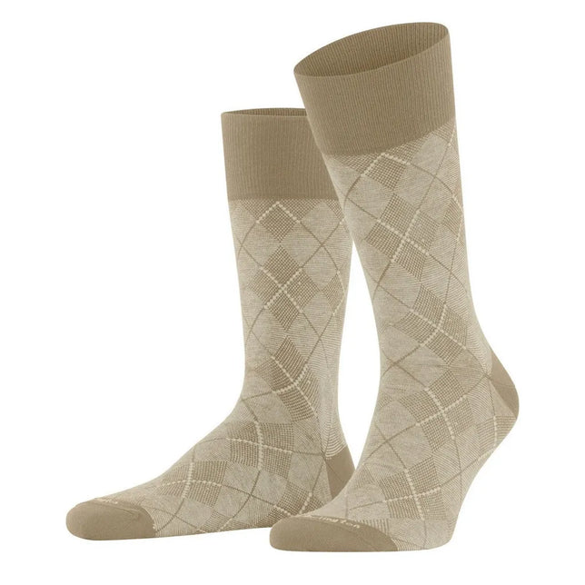 Paar beige Burlington Carrington SO 21061 herensokken met ton-sur-ton ruitpatroon en effen boorden, tenen en hielen - Jambelles