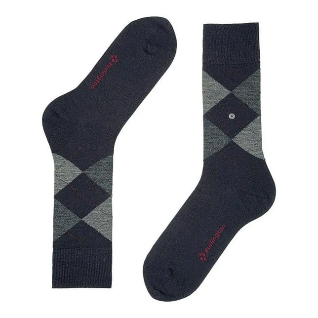 Burlington Heren Sokken Edinburgh SO 21182 in donkerblauw met grijs ruitpatroon, rood merklogo en metalen detail. - Jambelles