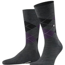 Burlington Edinburgh Sock 21125 herensok in bordeauxrood, lichtblauw en navy met argylepatroon en metalen logo. - Jambelles