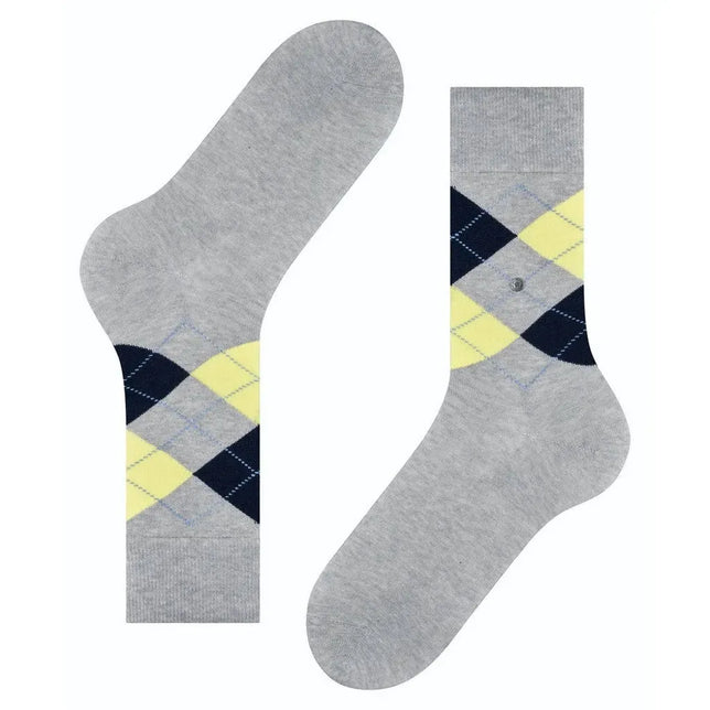 Burlington heren sokken Manchester Sock 20182 in lichtgrijs met geel-donkerblauw argylepatroon en logo. - Jambelles