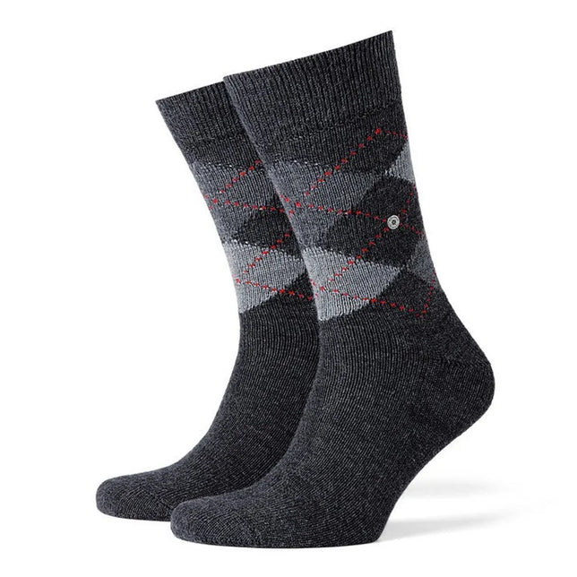 Paar Burlington Preston SO 24284 herensokken in donkergrijs met grijs ruitpatroon, rode stiksels en klein logo. - Jambelles