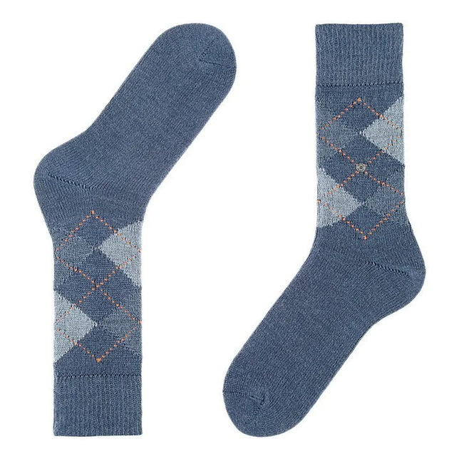 Blauwe Burlington herensokken Preston SO 24284 met lichtblauw argyle-ruitpatroon en oranje stikdetails. - Jambelles