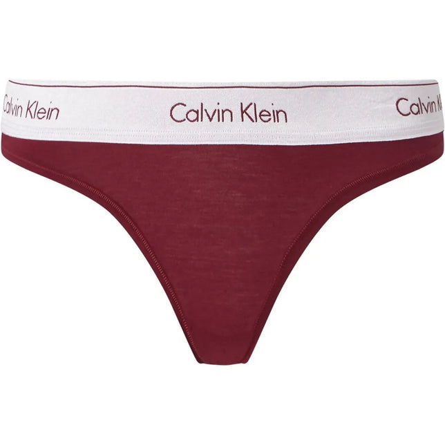 Bordeauxrode Calvin Klein damesstring 000QF6136E met witte elastische tailleband en bordeauxrood logo. - Jambelles