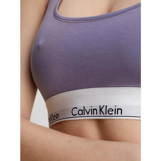 Calvin Klein dames Icon Cotton Modal bralette in paars, ongevoerd met brede witte logoband onder de buste. - Jambelles