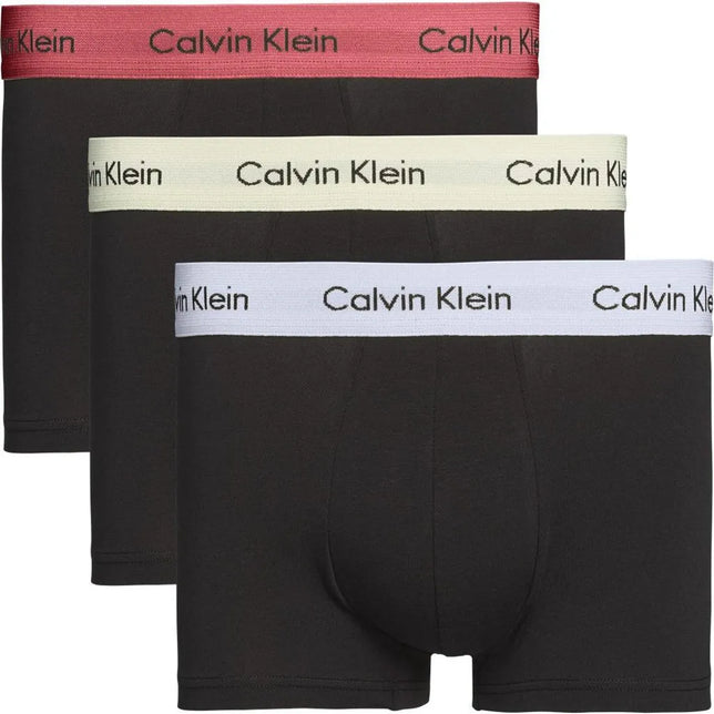 Calvin Klein heren Low Rise Trunk 3-pack in zwart met roze, crème en lichtblauwe logobanden. - Jambelles