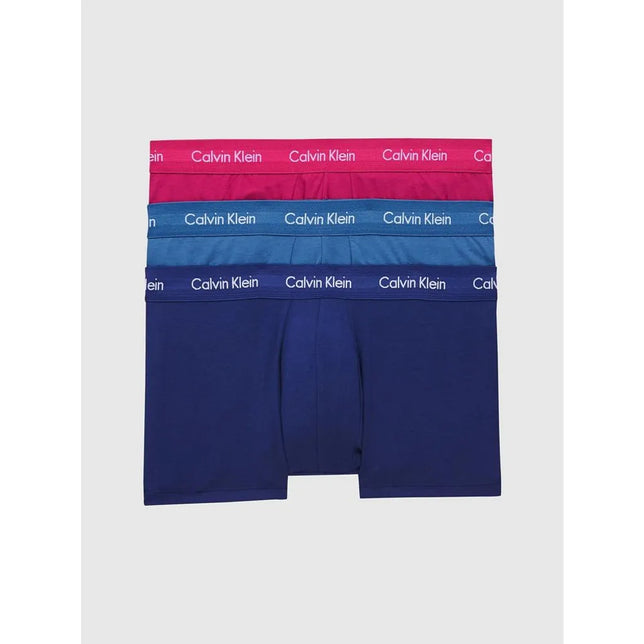 Calvin Klein heren low rise trunks in 3-pack, roze, blauw en donkerblauw met logoband en aansluitende pijpjes - Jambelles