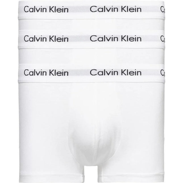 Drie witte Calvin Klein herenboxers Low Rise Trunk met elastische tailleband en zwart logo - Jambelles