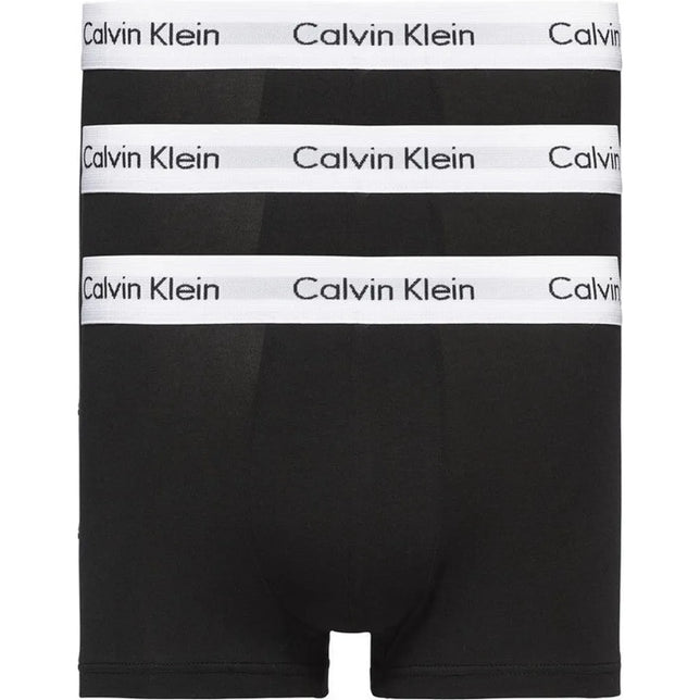 Drie zwarte Calvin Klein herenboxers Low Rise Trunk met witte elastische tailleband en zwart logo - Jambelles
