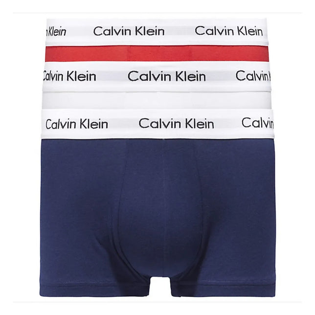Calvin Klein heren Low Rise Trunk 3-pack in rood, wit en marineblauw met witte logotaillebanden. - Jambelles
