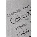Detail van grijs Calvin Klein heren-T-shirt 000Nm1438E met zwarte logoprints en jaartallen. - Jambelles