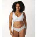 Damesmodel van achteren in zwarte sloggi BODY ADAPT bralette met brede bandjes, gladde stof en diepe ronde rug. - Jambelles