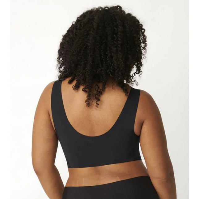 Achteraanzicht van zwarte sloggi BODY ADAPT T-Shirt Bra bralette met brede bandjes en lage ronde rug. - Jambelles