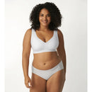 Damesmodel van achteren in zwarte sloggi BODY ADAPT bralette met brede bandjes, gladde stof en diepe ronde rug. - Jambelles