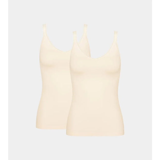 Set van twee crèmekleurige sloggi GO Shirt 01 dameshemden met smalle bandjes en V-hals. - Jambelles