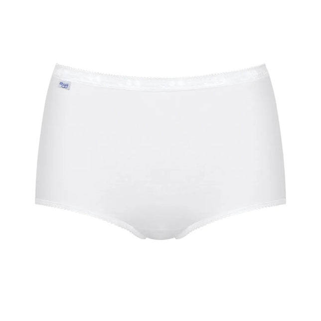 Witte dames maxi-slip van sloggi Basic+ met hoge taille, gladde voorkant, fijne sierrand en klein logo. - Jambelles