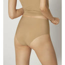 Taupekleurige dames slip sloggi ZERO Feel Maxi EX met hoge taille, naadloze afwerking en aangehecht label. - Jambelles