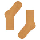 Paar beige FALKE Family SO 46490 damessokken met effen fijngebreid ontwerp en geribde boord. - Jambelles