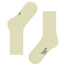 Paar beige FALKE Family SO 46490 damessokken met effen fijngebreid ontwerp en geribde boord. - Jambelles