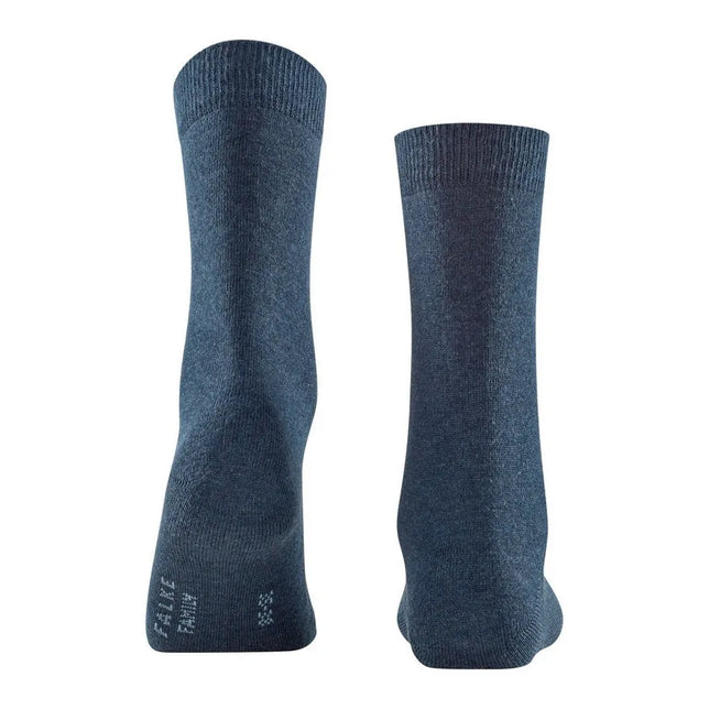 Paar FALKE Family SO 46490 damessokken in denimblauw met effen breisel, geribde boorden en zoollogo. - Jambelles