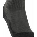 Donkergrijze FALKE TK2 Wool Short damessok 16328 met zwarte verstevigde hiel en teen en grijze merkdetails - Jambelles