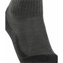 Donkergrijze FALKE TK2 Wool Short damessok 16328 met zwarte verstevigde hiel en teen en grijze merkdetails - Jambelles